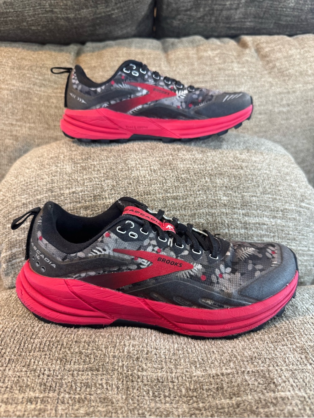 Brooks Cascadia 16 Women’s Sasquatch Edition trail shoes 1203631B008 Size 7